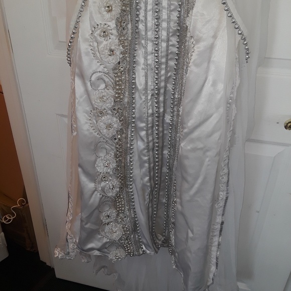 Gown - Picture 6 of 8